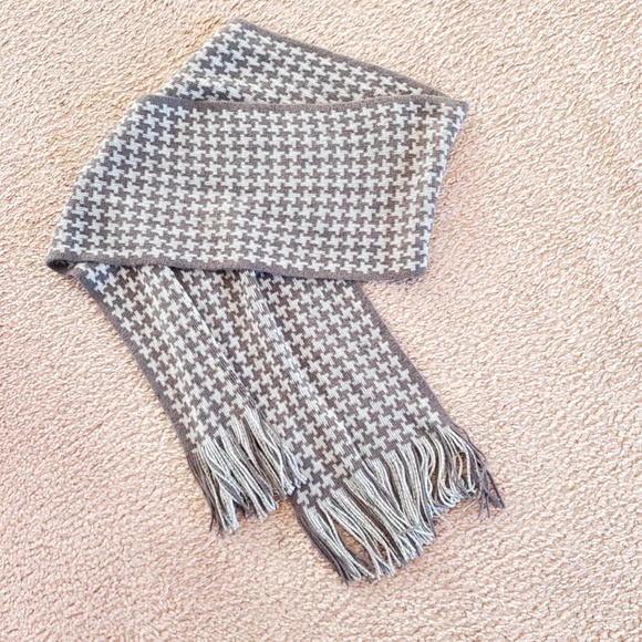 NWOT NEW Light Dark Gray Tassels Patterned Scarf - Picture 6 of 7